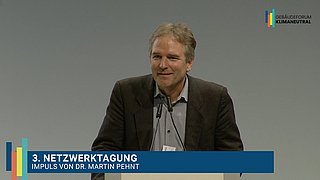 Grafik, Screenshot aus dem Video "3. Netzwerktagung „Klimaneutraler Gebäudebestand – zukunftsfähig gestalten“ | Impuls von Dr. Martin Pehnt" als Vorschau.