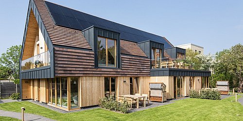 Foto, modernes Einfamilienhaus in Holzbauweise