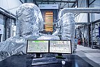 Foto, Monitore und Innenbereich in der Energiezentrale