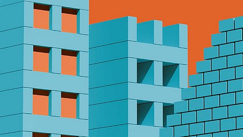 Grafik, Darstellung von drei Gebäuden in unterschiedlichen Blautönen vor orangefarbenem Hintergrund.