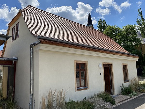 Foto, kleines einstöckiges Einfamilienhaus