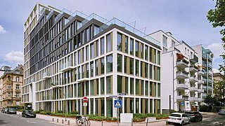 Foto, Außenaufnahme von mehrstöckigem Bürogebäude