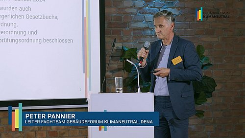 Grafik, Screenshot aus dem Video "Jahrestagung des Gebäudeforums klimaneutral | Impuls von Peter Pannier" als Vorschau.