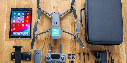 Foto, Flugdrohne mit Zubehörteilen