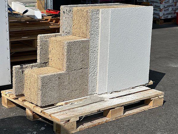 Foto, Prototyp eines innovativen Wandaufbaus auf einer Europalette.