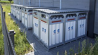 Foto, außen liegende Wasserstoffspeicher mit zahlreichen Wasserstofftanks