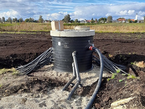 Foto, ein Verteilerschacht auf einer Baustelle