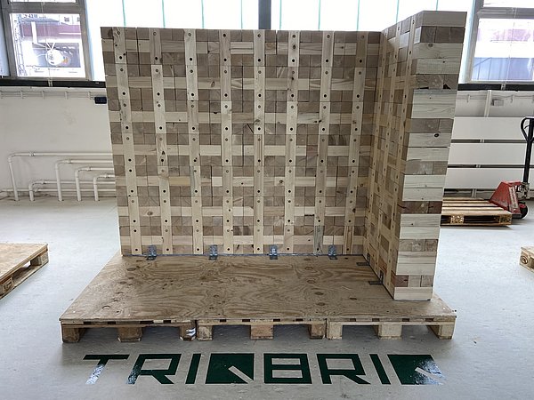 Foto, exemplarischer Aufbau eines modularen Holzbausystems.