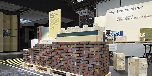 Foto, Modell des Aufbaus einer kreislauffähigen Wand.