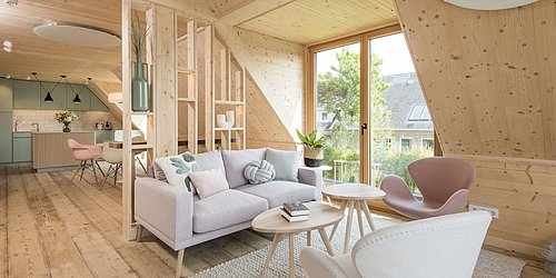 Foto, Innenansicht eines Raums in eines modernen Holzhauses.