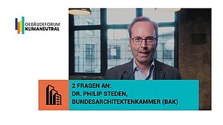 Grafik, Screenshot aus dem Video "Gebäudeforum klimaneutral | 2 Fragen an… Dr. Philip Steden, Bundesarchitektenkammer (BAK)" als Vorschau.
